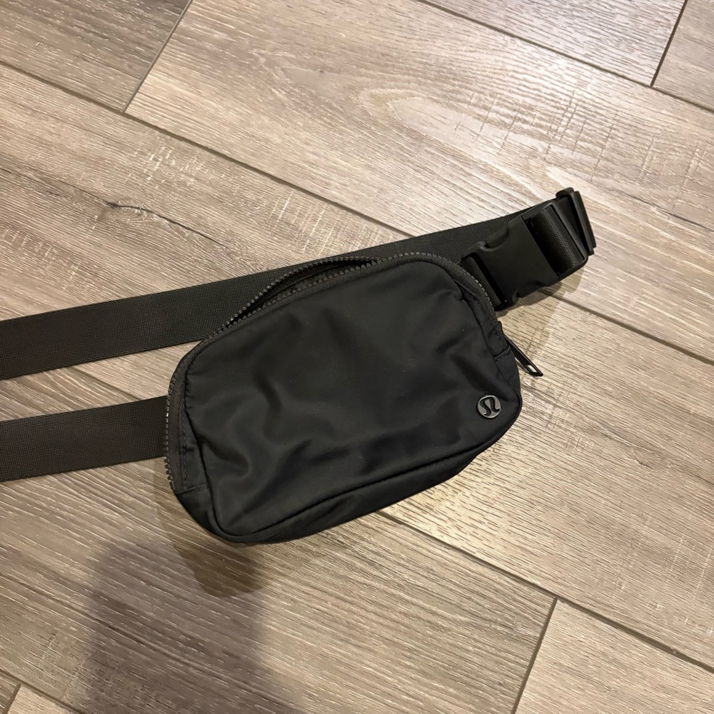 lululemon athletica Black belt bag